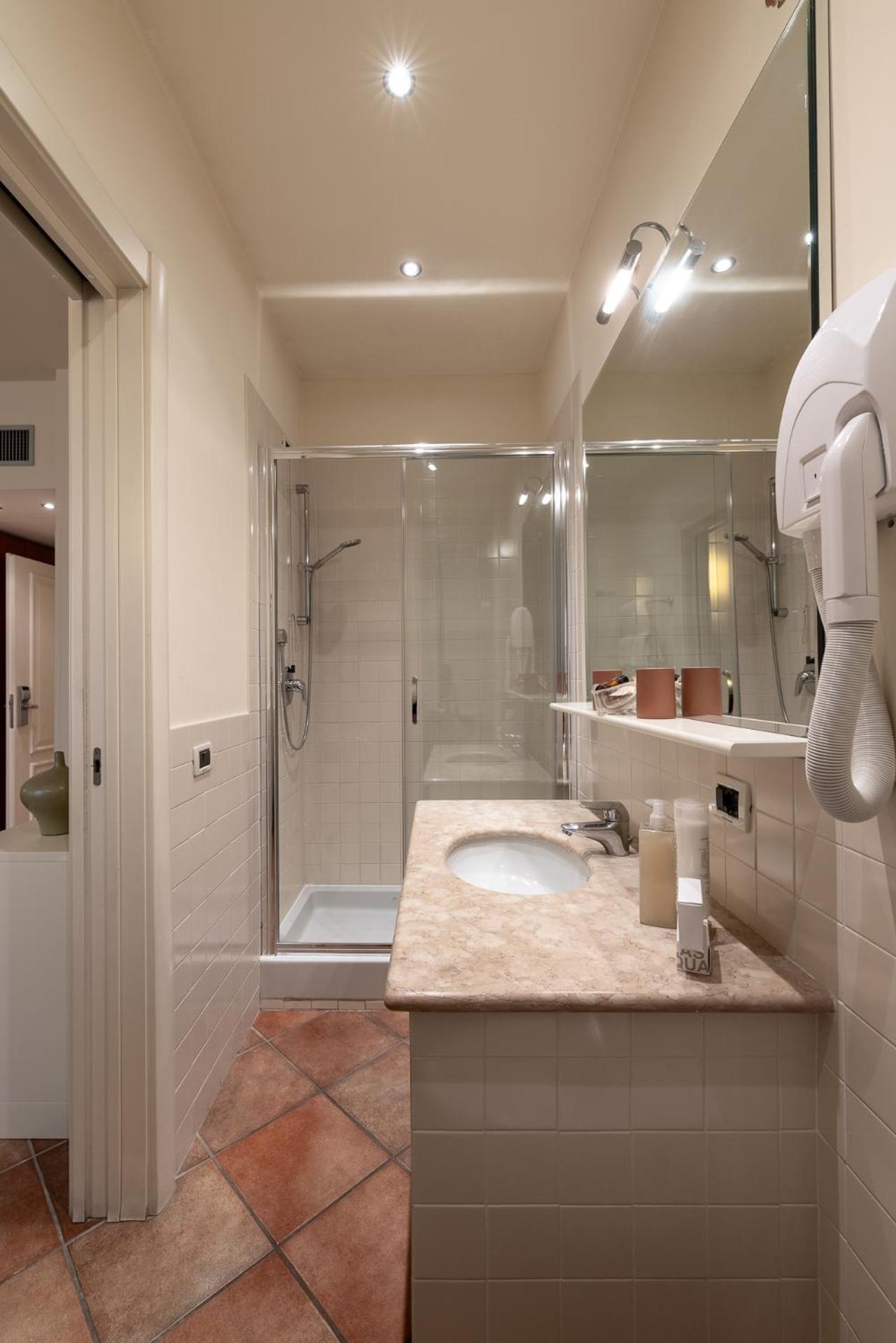 Residence Villa Firenze アラッシオ エクステリア 写真